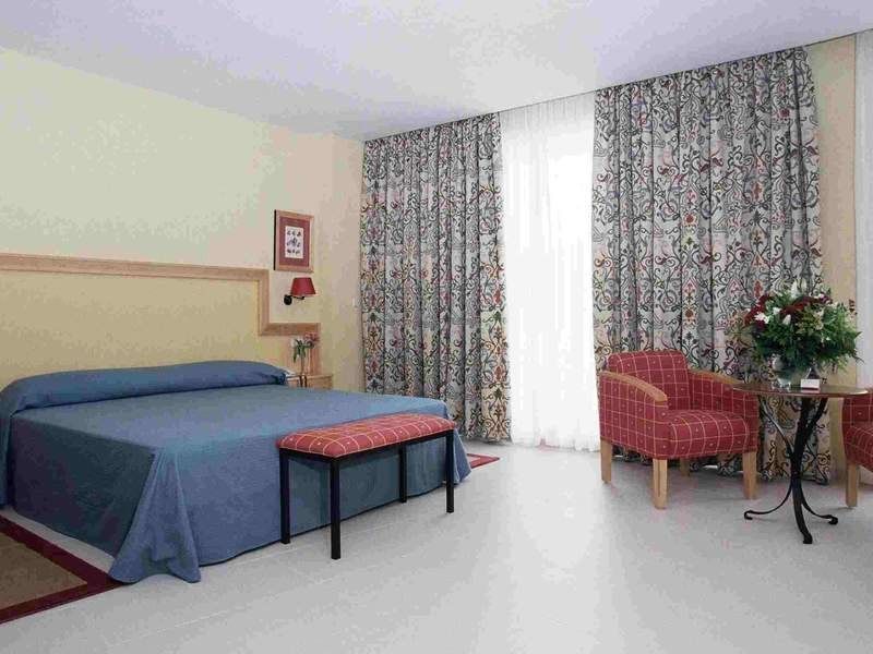 Hotel Costa Conil By Fuerte Group Conil De La Frontera Exteriör bild