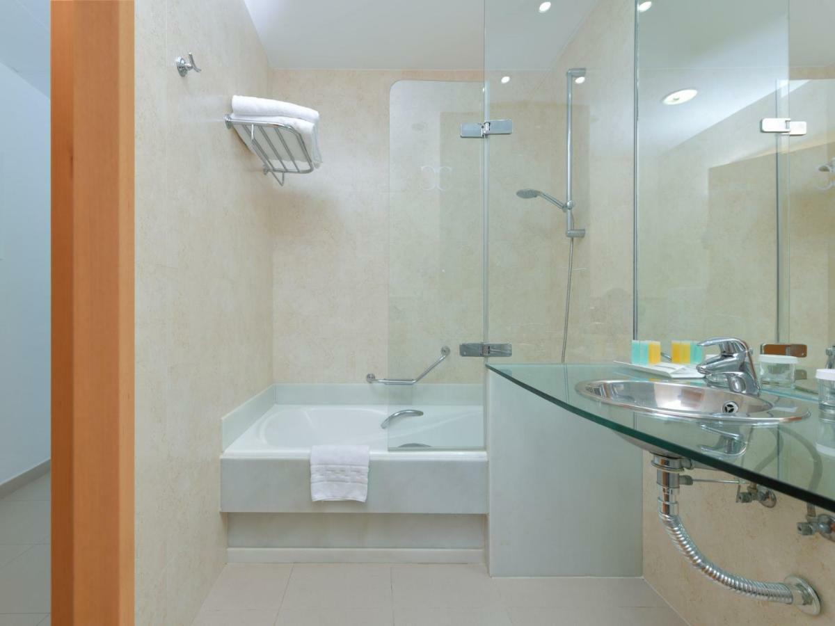 Hotel Costa Conil By Fuerte Group Conil De La Frontera Exteriör bild
